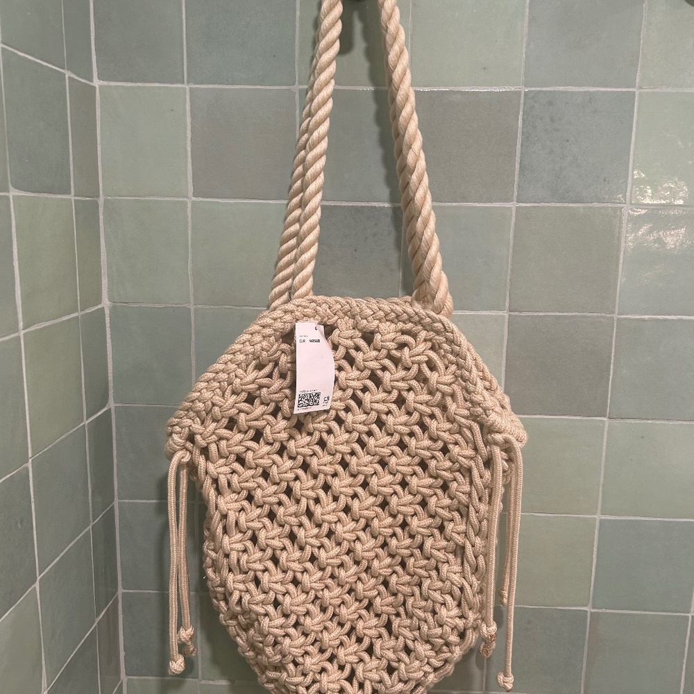 H&M Brand New STRAW SHOULDER BAG